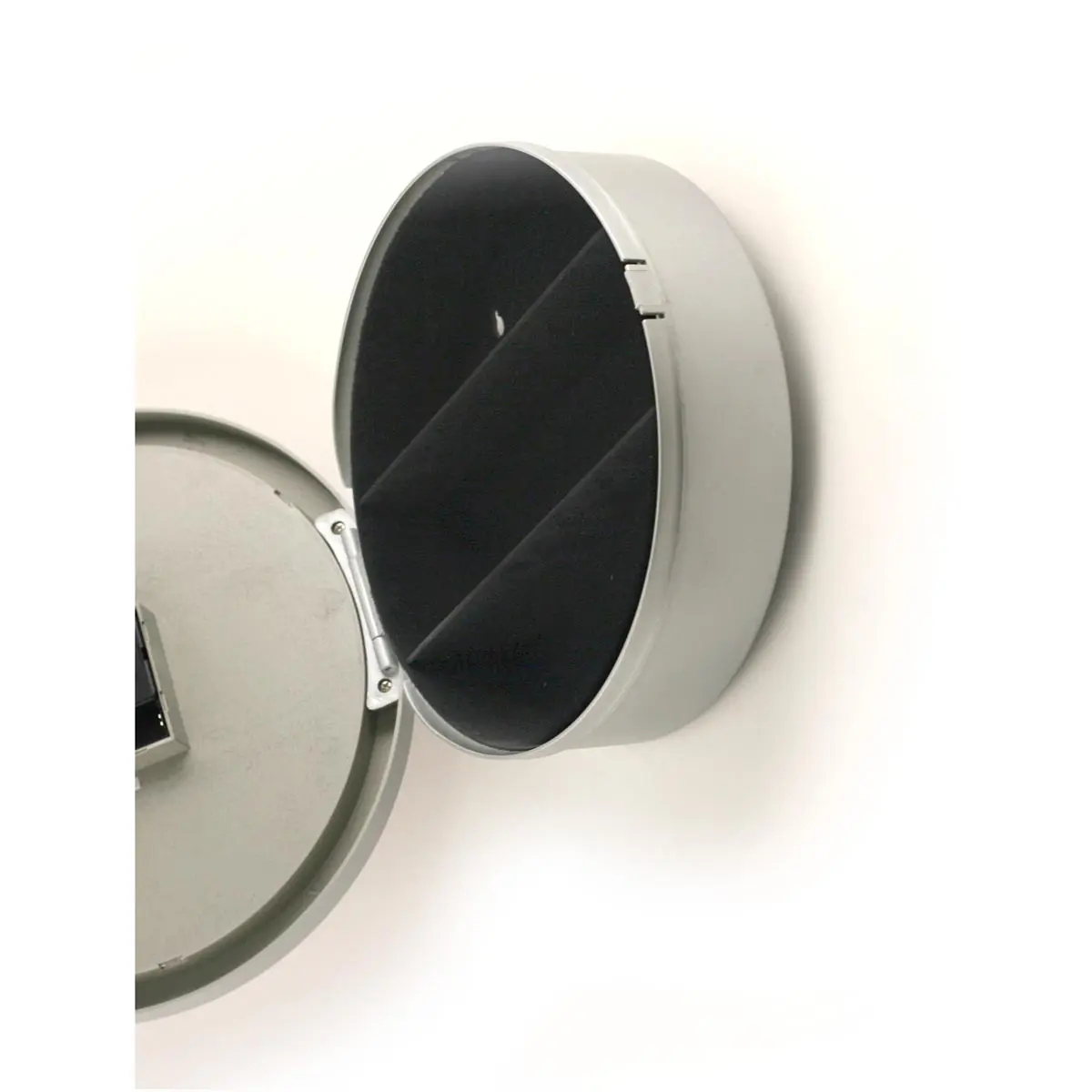 Wall clock con hidden safe